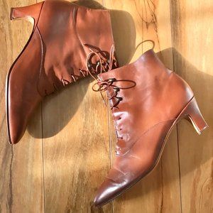 Adorable Bandolino Booties Vintage Look Size 8